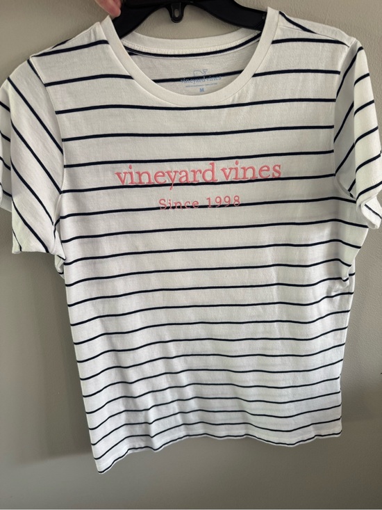 Vineyard Vines Tops - EUC Vineyard Vines Women’s White/Navy Striped Tee w Pink Logo Fun Beach Preppy